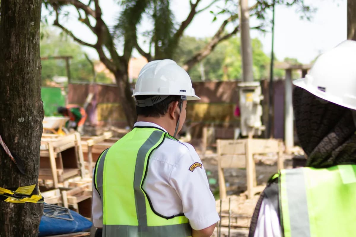 Pontaj construcții: ghid complet pentru evidența orelor pe șantier (2026)