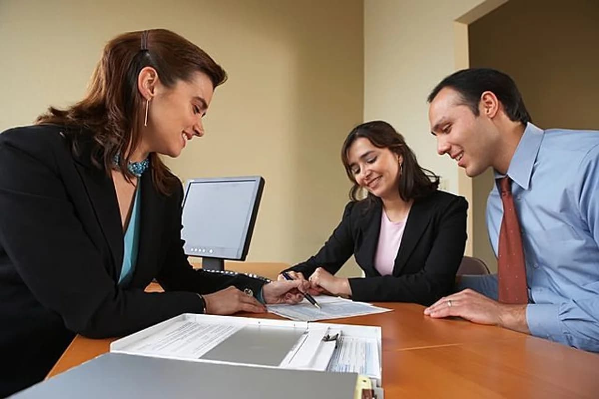 Pontaj pentru Agenții Imobiliare: Agenți pe Teren și Obligații Legale 2026